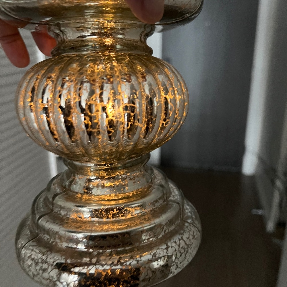 Illuminating set of 2 silver candle holder